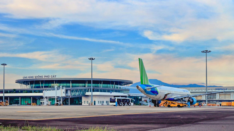 Sân bay Phù Cát hiện là một trong những sân bay nhộn nhịp nhất khu vực Duyên hải Nam Trung Bộ