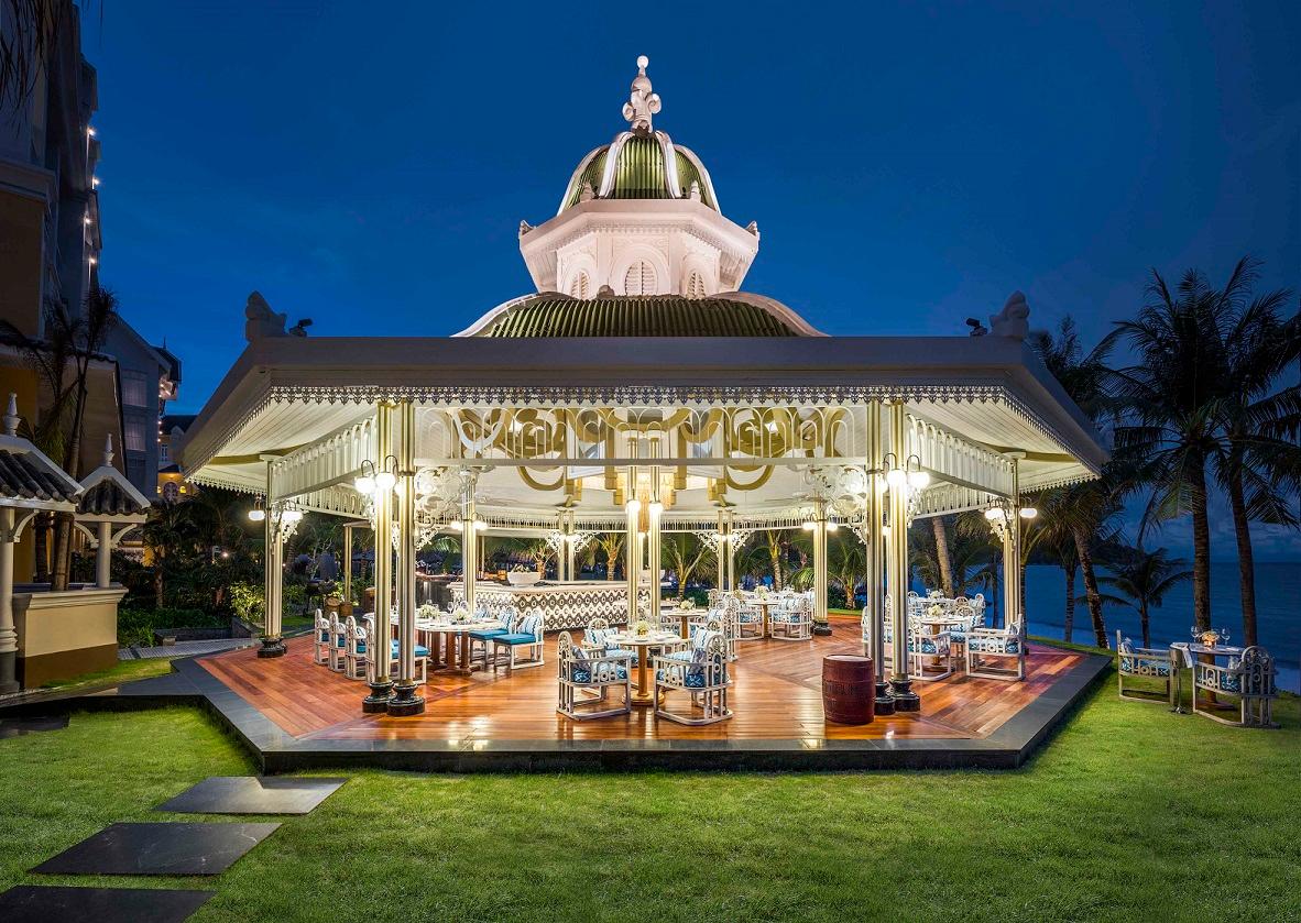 Nhà hàng Red Rum ven biển phục vụ buffet nướng ngoài trời