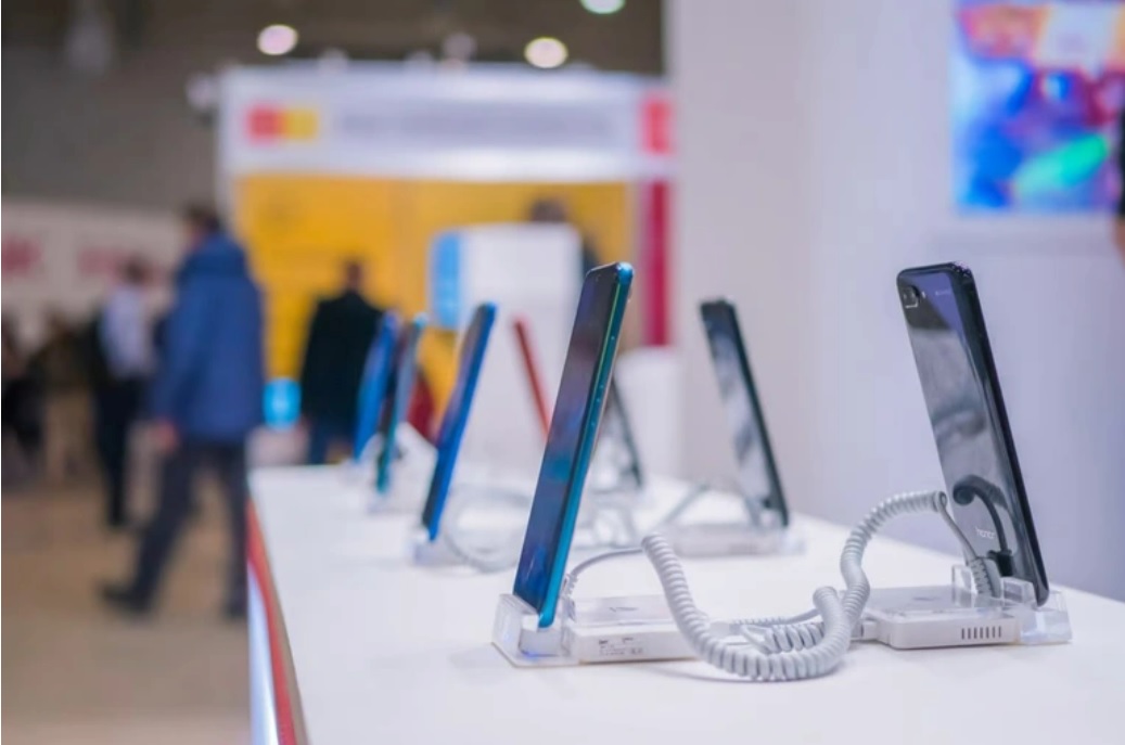 Từ đầu tháng 3, doanh số của các hãng smartphone Trung Quốc đã tăng mạnh tại Nga (Ảnh: SCMP).
