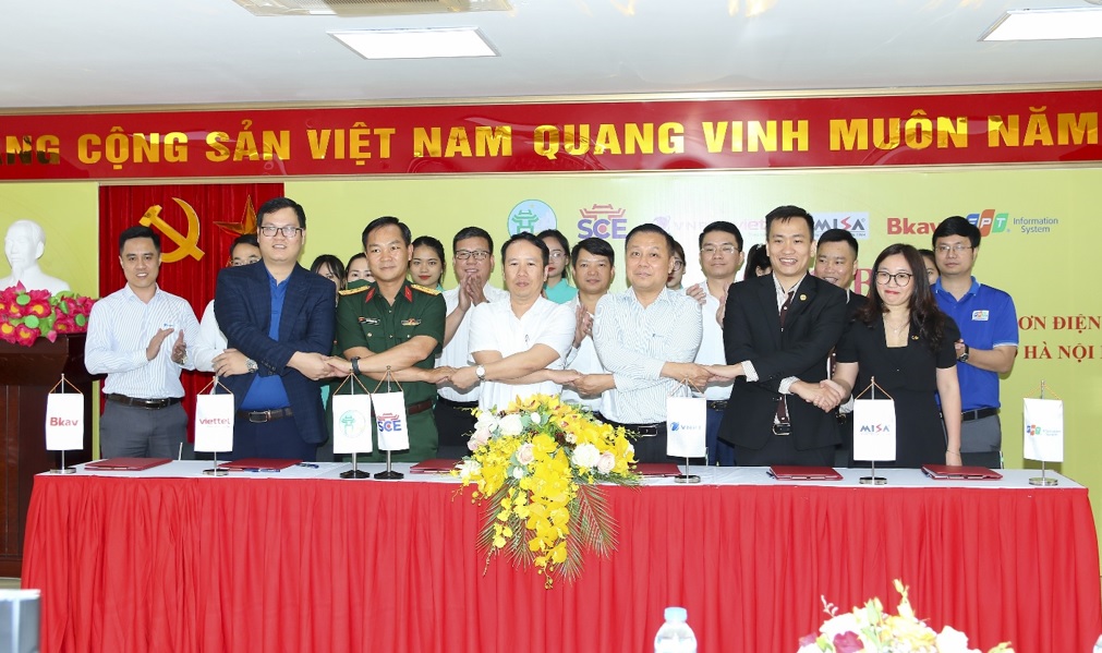  Đại diện Lãnh đạo 5 Liên danh VNPT VINAPHONE - VIETTEL - MISA - BKAV - FPT IS ký cam kết hỗ trợ chữ ký số và hóa đơn điện tử cho doanh nghiệp thành lập mới trên địa bàn thành phố Hà Nội 2022
