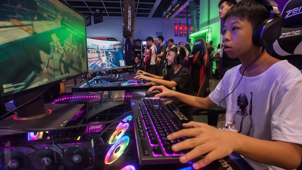 Trẻ dưới 18 tuổi tại Trung Quốc chỉ được chơi game mỗi ngày 1 tiếng từ 20 - 21h trong 3 ngày cuối tuần và các ngày lễ (Ảnh minh họa: ginx.tv)