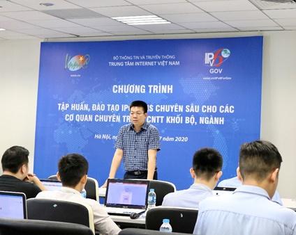Ông Nguyễn Hồng Thắng, Giám đốc VNNIC phát biểu khai mạc khóa tập huấn, đào tạo chuyên sâu về triển khai IPv6, hệ thống máy chủ tên miền DNS cho các cơ quan chuyên trách CNTT khối Bộ, ngành. 