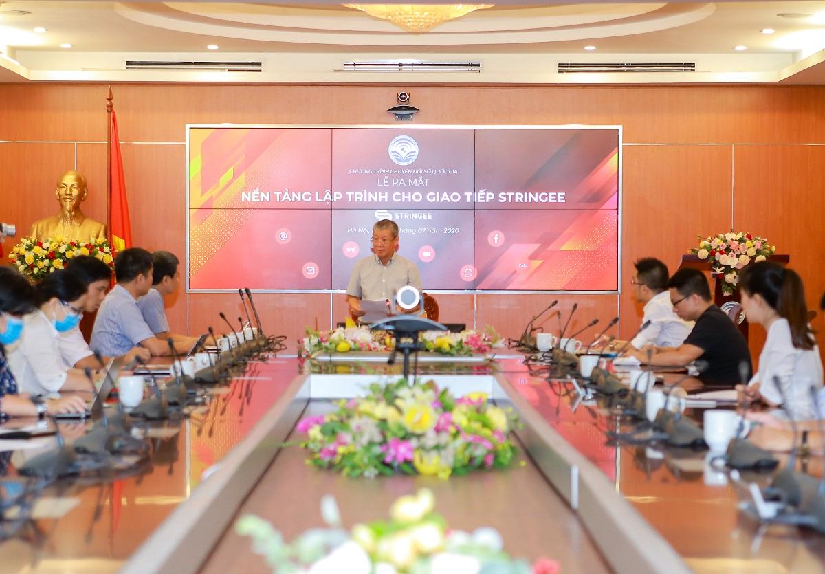 Thứ trưởng Bộ TT&TT Nguyễn Thành Hưng phát biểu tại lễ ra mắt Nền tảng lập trình cho giao tiếp Stringee