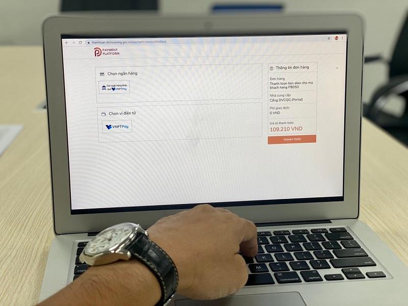 Khách hàng thanh toán tiền điện thành công qua Cổng dịch vụ công nhờ VNPT Pay