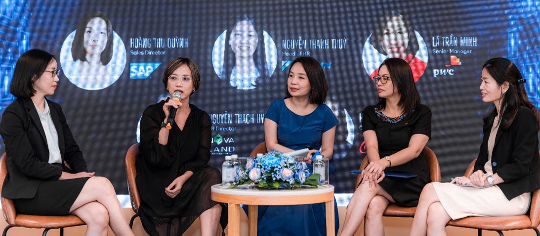 Các chuyên gia nhân sự hàng đầu Việt Nam chia sẻ về trải nghiệm nhân viên tại sự kiện “Nguồn nhân lực bền vững – Những xu hướng ảnh hưởng đến yếu tố con người của doanh nghiệp’