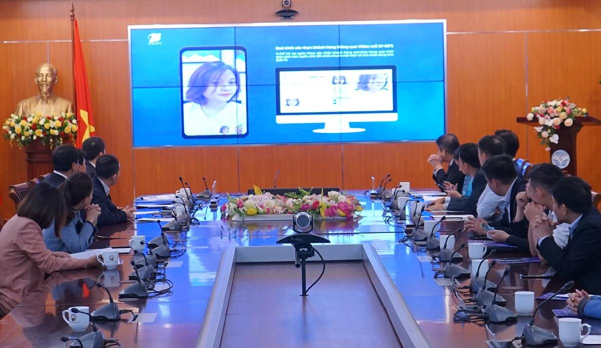 Nền tảng định danh điện tử VNPT eKYC - giải Ba  lĩnh vực CNTT Giải thưởng Nhân tài Đất Việt 2019 đã được Bộ Thông tin và Truyền thông lựa chọn giới thiệu và bảo trợ về truyền thông để thúc đẩy chuyển đổi số toàn diện, rộng khắp trong các lĩnh vực…