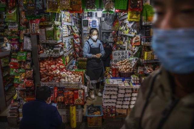 Một gian hàng thực phẩm trong một khu chợ ở Bắc Kinh, Trung Quốc. Ảnh: Getty.