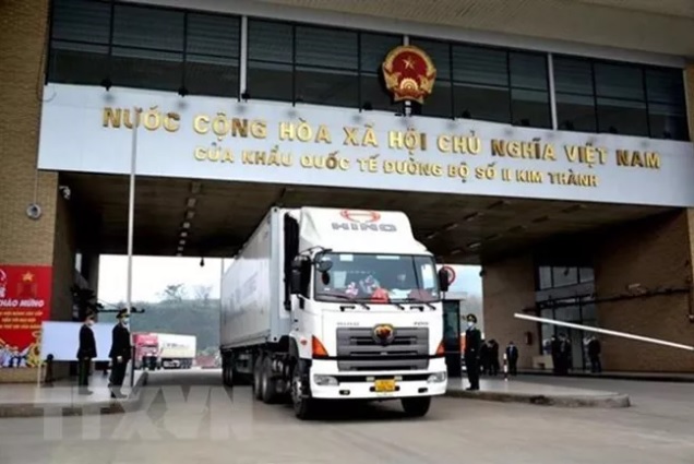 Xe hàng được thông quan qua Cửa khẩu Quốc tế đường bộ số II Kim Thành, Lào Cai.