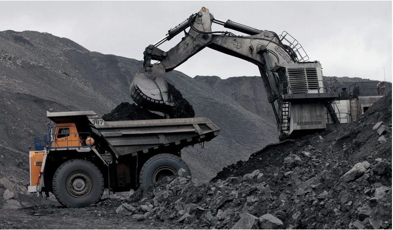 Nhật Bản bất ngờ tuyên bố cấm nhập khẩu than của Nga (Ảnh: Reuters).