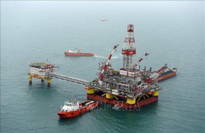 Một cơ sở khai thác dầu của Nga trên Biển Caspi. Ảnh: AFP/TTXVN