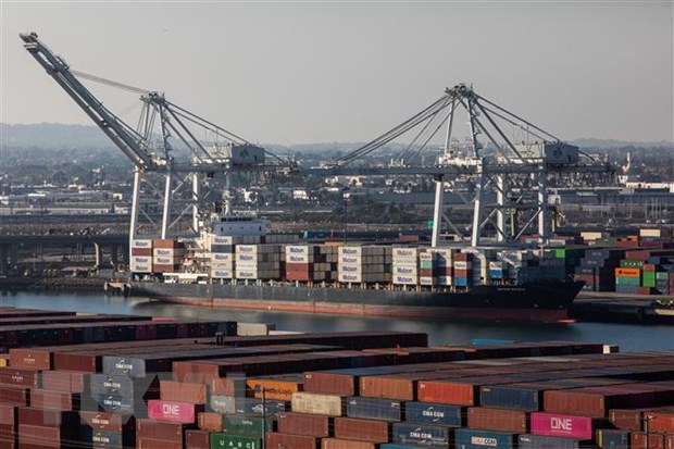Tàu container cập cảng Long Beach ở California, Mỹ. (Ảnh: AFP/TTXVN)