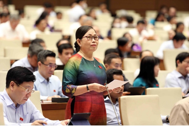 Đại biểu Nguyễn Thị Yến đề xuất minh bạch việc quản lý, điều tiết giá cả như xăng dầu