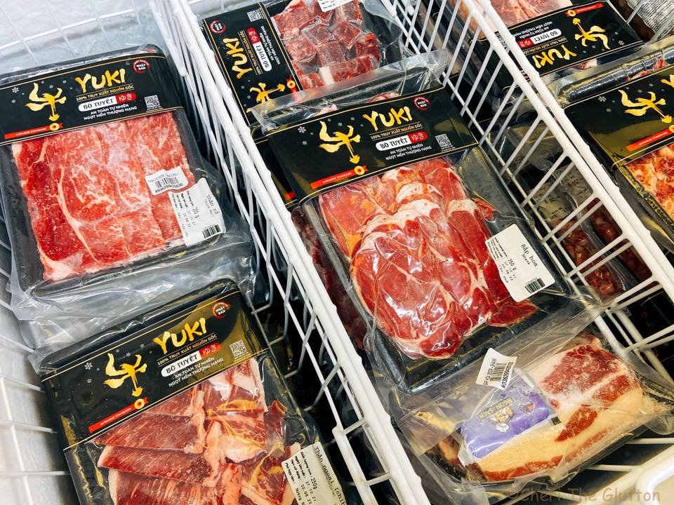 Hình A,B: Sản phẩm bò tuyết Yuki nhập khẩu từ Nhật hiện đang được bày bán tại các siêu thị lớn. Ảnh: Vilico
