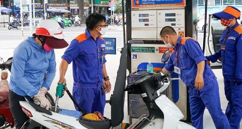 Giá xăng dầu trong nước liên tục được điều chỉnh giảm đã làm cho chỉ số giá tiêu dùng (CPI) tháng 8/2022 chỉ tăng nhẹ 0,005% so với tháng trước