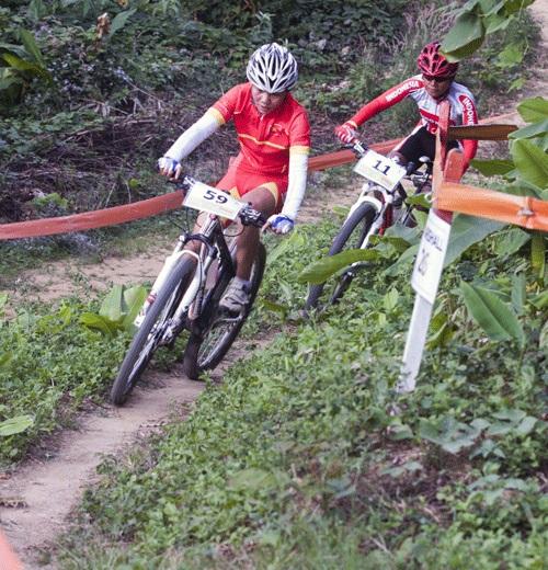 Như Quỳnh giành HCV xe đạp băng đồng cho Việt Nam
