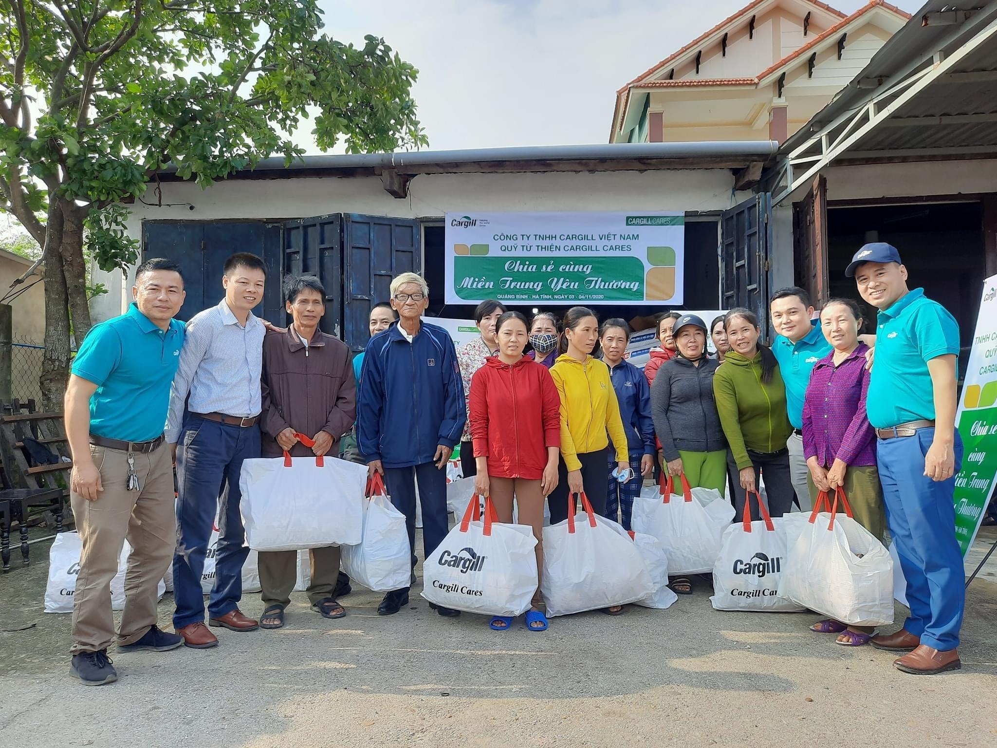 Hoạt động hỗ trợ đồng bào miền Trung