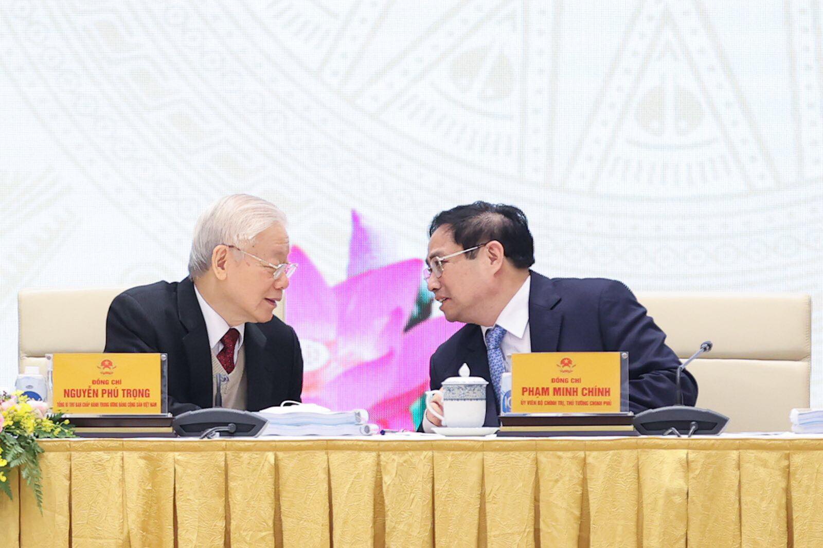 Tổng Bí thư Nguyễn Phú Trọng trao đổi cùng Thủ tướng Phạm Minh Chính tại Hội nghị. Ảnh: VGP/Nhật Bắc