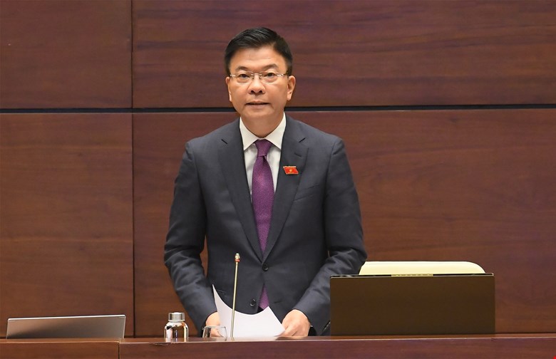 Bộ trưởng Bộ Tư pháp Lê Thành Long phát biểu giải trình, làm rõ một số vấn đề đại biểu Quốc hội nêu