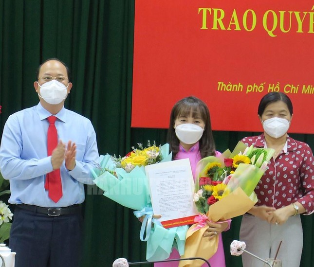 Bà Trịnh Thị Thanh (giữa). Ảnh: Thành uỷ TPHCM