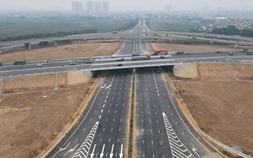 Tuyến cao tốc Trung Lương - Mỹ Thuận góp phần thúc đẩy sự phát triển kinh tế - xã hội ở các tỉnh, thành phía Nam Ảnh: QUANG THÀNH