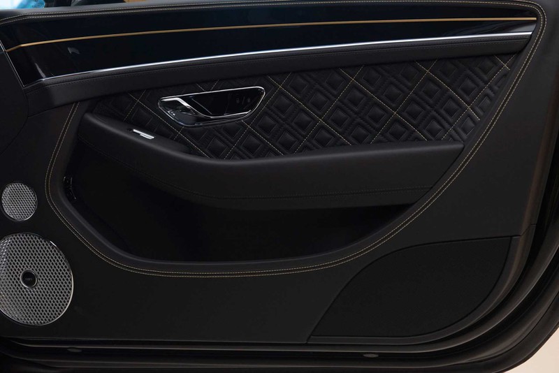 Phiên bản 'Aurum' này của Continental GT được xây dựng trên cấu hình W12. Vì thế, xe được trang bị động cơ W12 tăng áp kép, dung tích 6.0 lít.