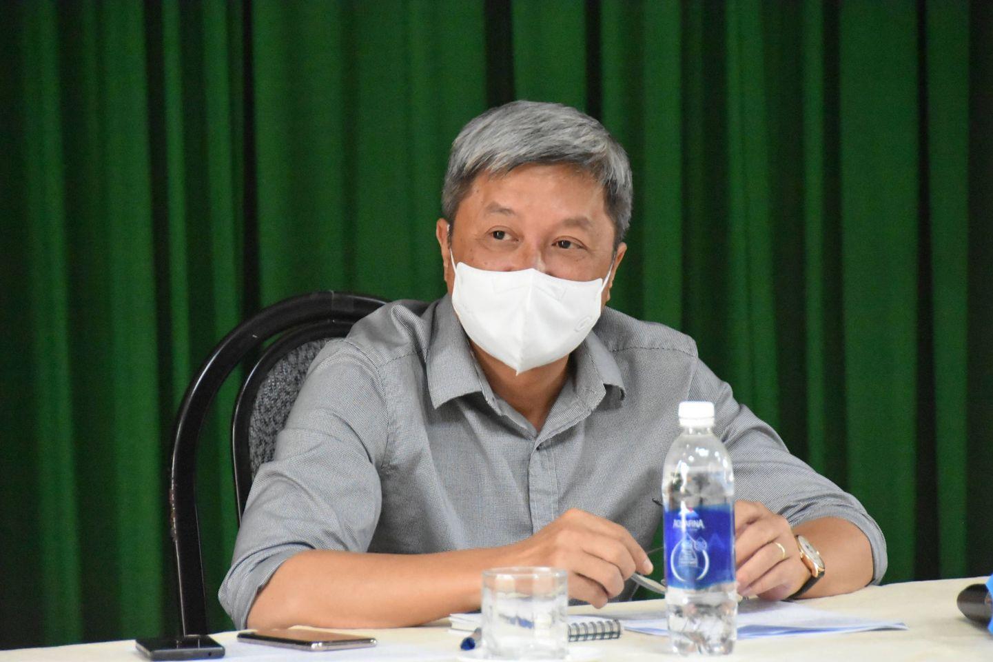 Thứ trưởng Bộ Y tế Nguyễn Trường Sơn chủ trì cuộc họp