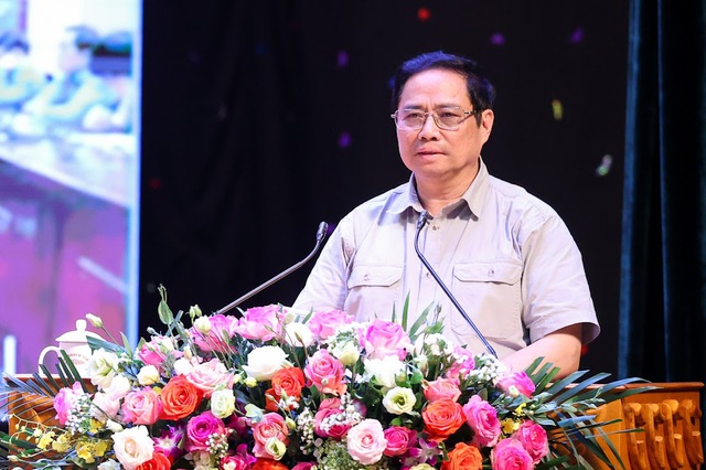 Thủ tướng Chính phủ Phạm Minh Chính đối thoại với công nhân