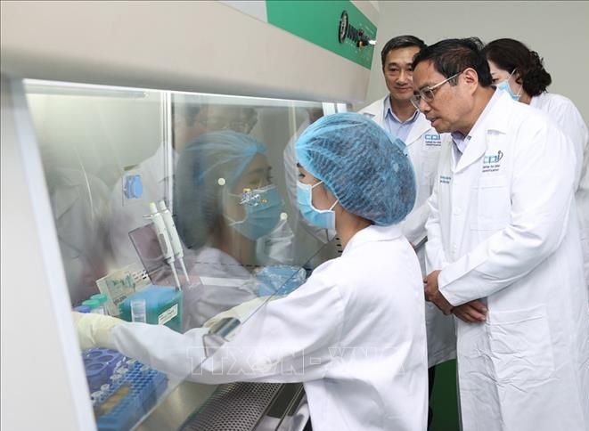 Thủ tướng thăm Trung tâm giám định ADN