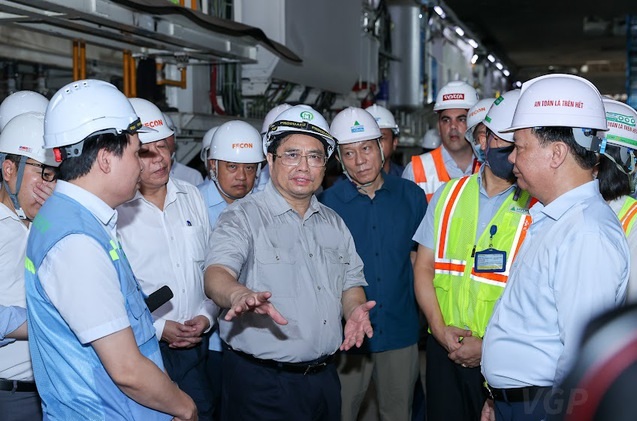 Thủ tướng kiểm tra các hạng mục thi công Nhà Ga S9 - Kim Mã dưới lòng đất nhằm tìm hiểu về những khó khăn, vướng mắc, nhất là những vấn đề ảnh hưởng đến tiến độ dự án. 