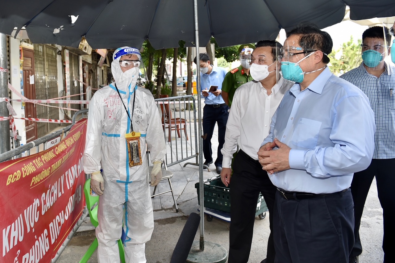 Thủ tướng kiểm tra tình hình tại ngõ 328 đường Nguyễn Trãi, ổ dịch nóng nhất tại Hà Nội thời gian qua