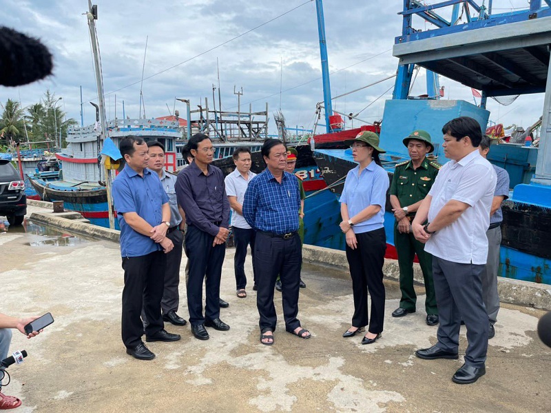 Bộ trưởng Bộ NN&PTNT Lê Minh Hoan đi kiểm tra công tác phòng chống bão