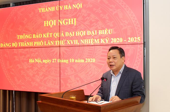 Phó Bí thư Thành ủy Nguyễn Văn Phong thông tin tại hội nghị