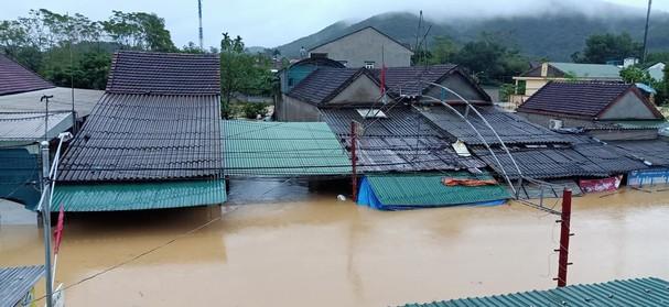 Ngập lụt kinh hoàng tại Thanh Chương, Nghệ An - ảnh: Báo Nghệ An
