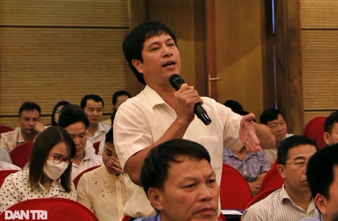 Cử tri kiến nghị tại buổi tiếp xúc cử tri với đoàn ĐBQH thành phố Hà Nội (Ảnh: Nguyễn Trường).
