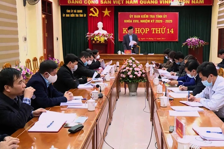 Tại kỳ họp thứ 14, UBKT Tỉnh ủy Hà Giang đã quyết định thi hành kỷ luật đối với tổ chức đảng và đảng viên vi phạm tại Ban Nội chính Tỉnh ủy Hà Giang (Ảnh: Đài phát thanh tỉnh Hà Giang)