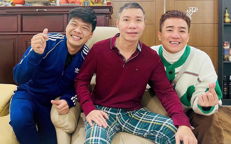 Trung Ruồi và Đỗ Duy Nam đi thăm NSND Công Lý đầu năm mới (Ảnh: NSCC).