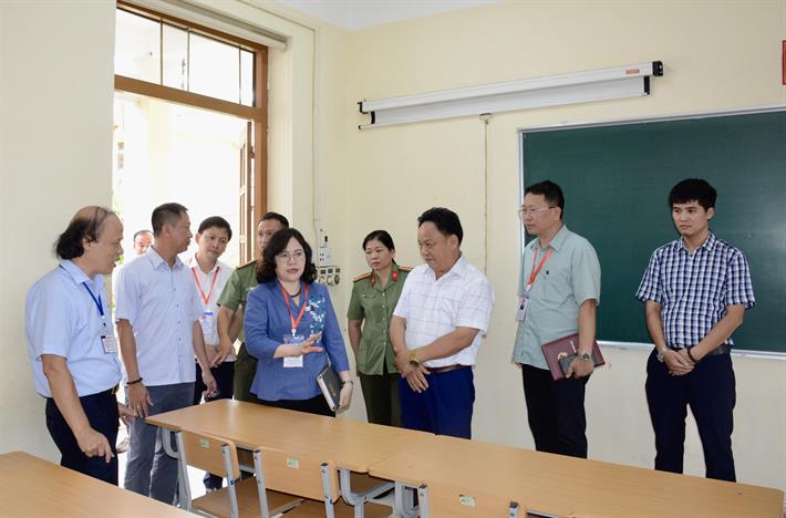 Thứ trưởng Ngô Thị Minh khảo sát tại Điểm thi tỉnh Cao Bằng