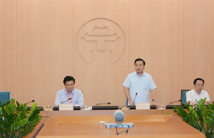 Phó Chủ tịch UBND thành phố Hà Nội Chử Xuân Dũng trao đổi, tiếp thu ý kiến của Đoàn kiểm tra