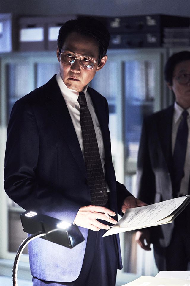 Lee Jung Jae trong một cảnh phim The Hunt. (Ảnh: Megabox Plus M)