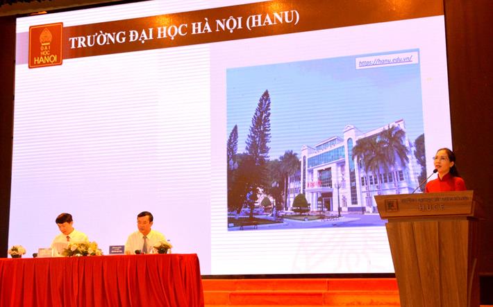 Đại diện Trường Đại học Hà Nội phát biểu tại Hội nghị