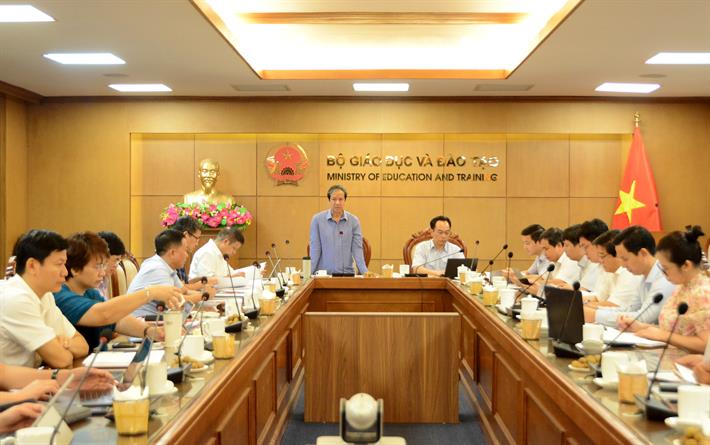 Bộ trưởng Nguyễn Kim Sơn phát biểu tại cuộc họp