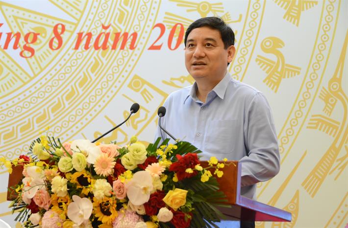 Chủ nhiệm Ủy ban Văn hóa, Giáo dục của Quốc hội Nguyễn Đắc Vinh phát biểu tại Hội nghị
