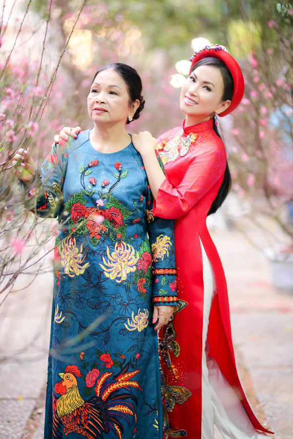 Hà Phương và mẹ đẻ nhân một dịp trở về Việt Nam.
