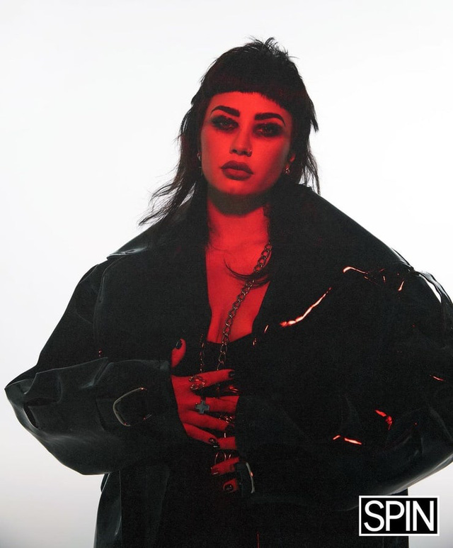 Hình ảnh khác lạ của Demi Lovato trên tạp chí SPIN. (Ảnh: SPIN)