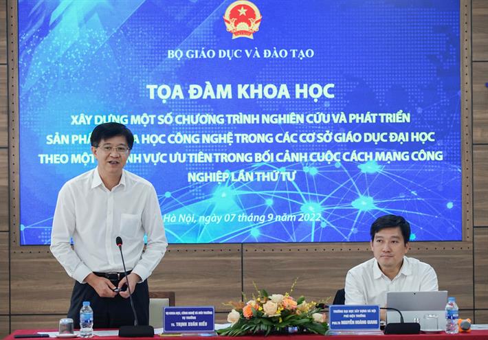 Vụ trưởng Vụ Khoa học, Công nghệ và Môi trường (Bộ GDĐT) Trịnh Xuân Hiếu chủ trì Tọa đàm