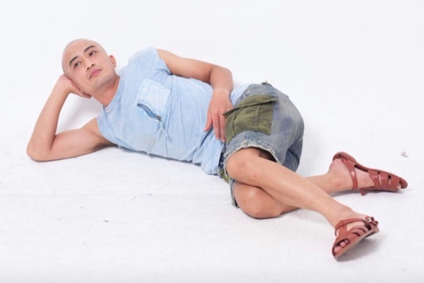 Tạo hình vai diễn mới của Doãn Quốc Đam trong Phố trong làng. 