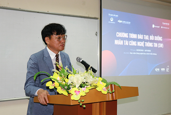 Ông Lee Eun Jung – Tổng giám đốc NIPA phát biểu khai giảng chương trình