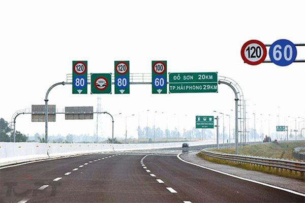 10 Kinh nghiệm lái xe trên cao tốc cần lưu ý