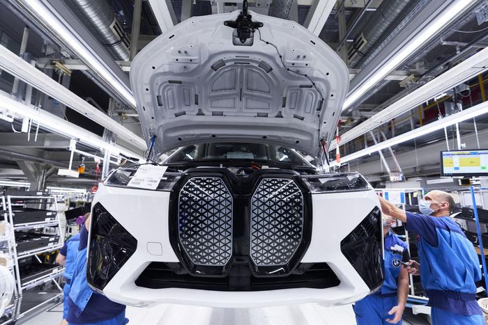 BMW đặt mục tiêu tạo thêm 6.000 việc làm vào năm nay nhằm hướng đến mục tiêu đáp ứng đầy đủ nhu cầu sản xuất xe điện trong năm 2022