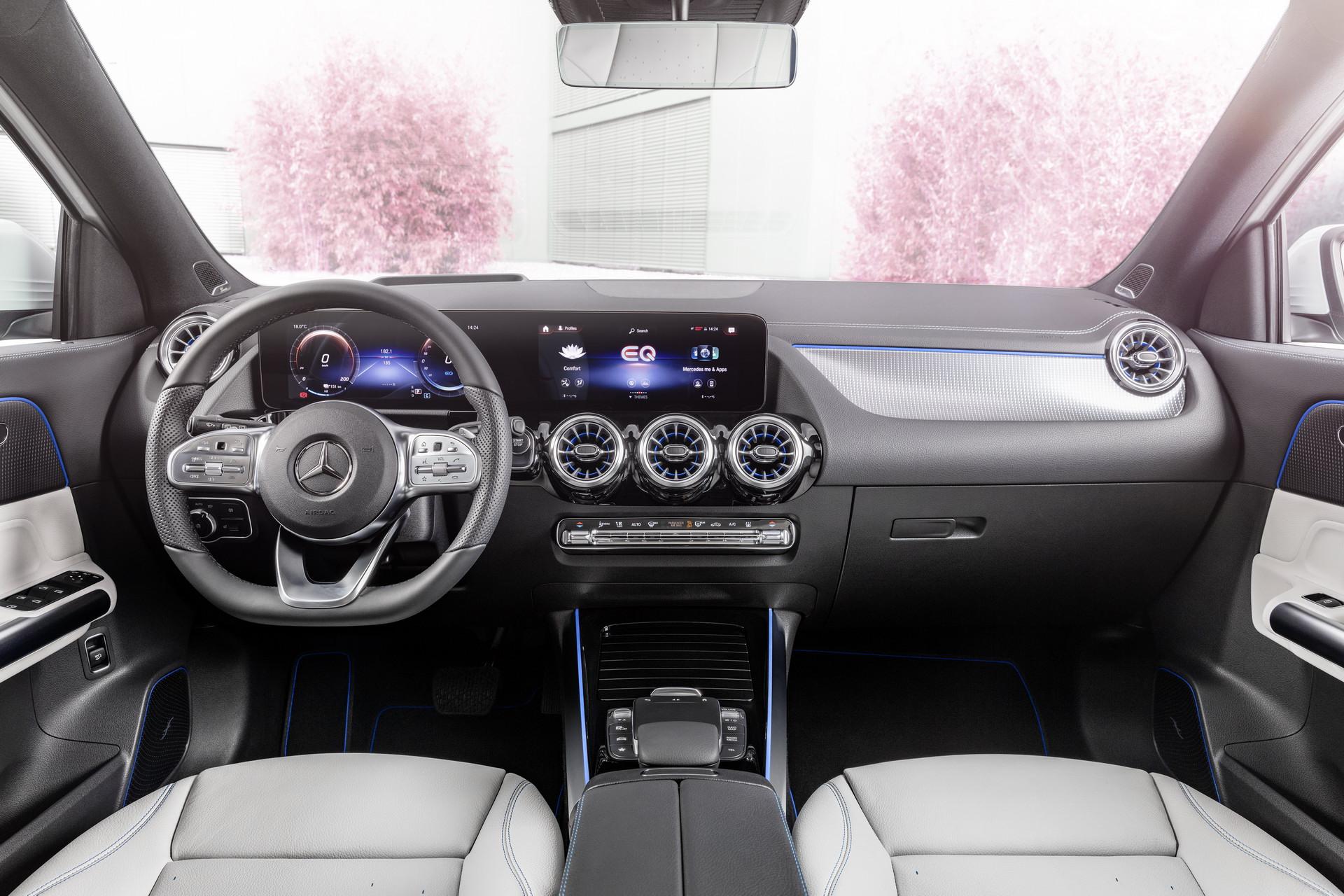 Mercedes-Benz EQA nổi bật với cụm hai màn hình LCD 10,25 inch ở taplo